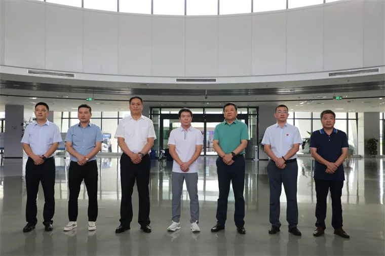 beats365官方网站陪同舒华体育来滨考察体育产业发展情况